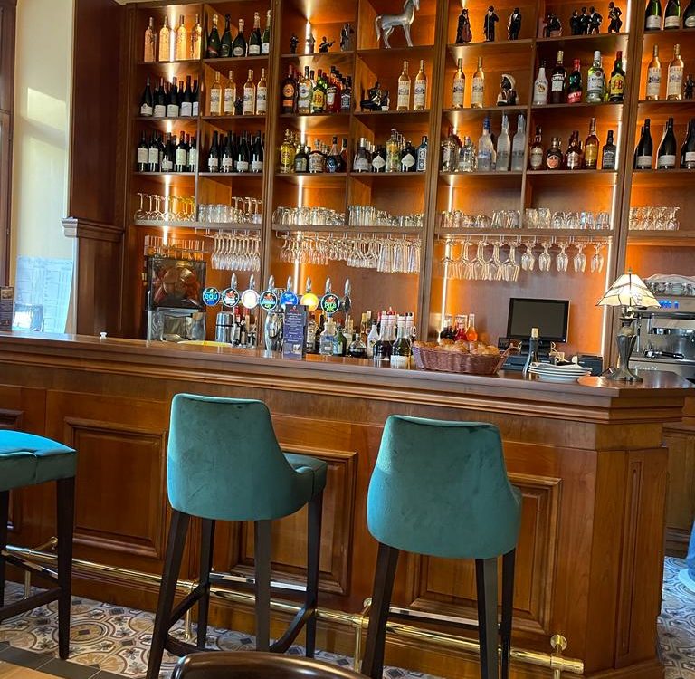 Bar &agrave; Strasbourg avec une ambiance conviviale et chic Lingolsheim