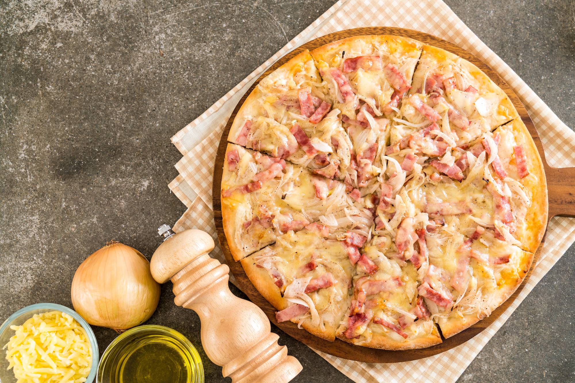 Qu’est-ce qu’une tarte flamb&eacute;e ? Obernai 3
